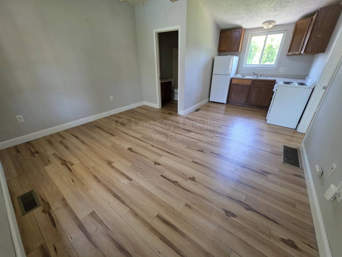Apartment for rent at 419 1 2 Walnut Ave, Fairmont, WV 26554
