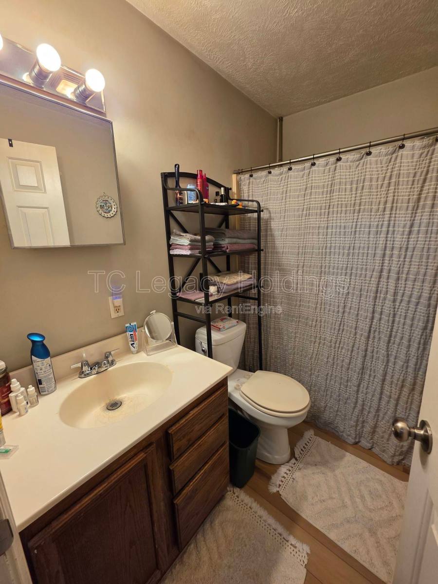 Apartment for rent at 419 1 2 Walnut Ave, Fairmont, WV 26554