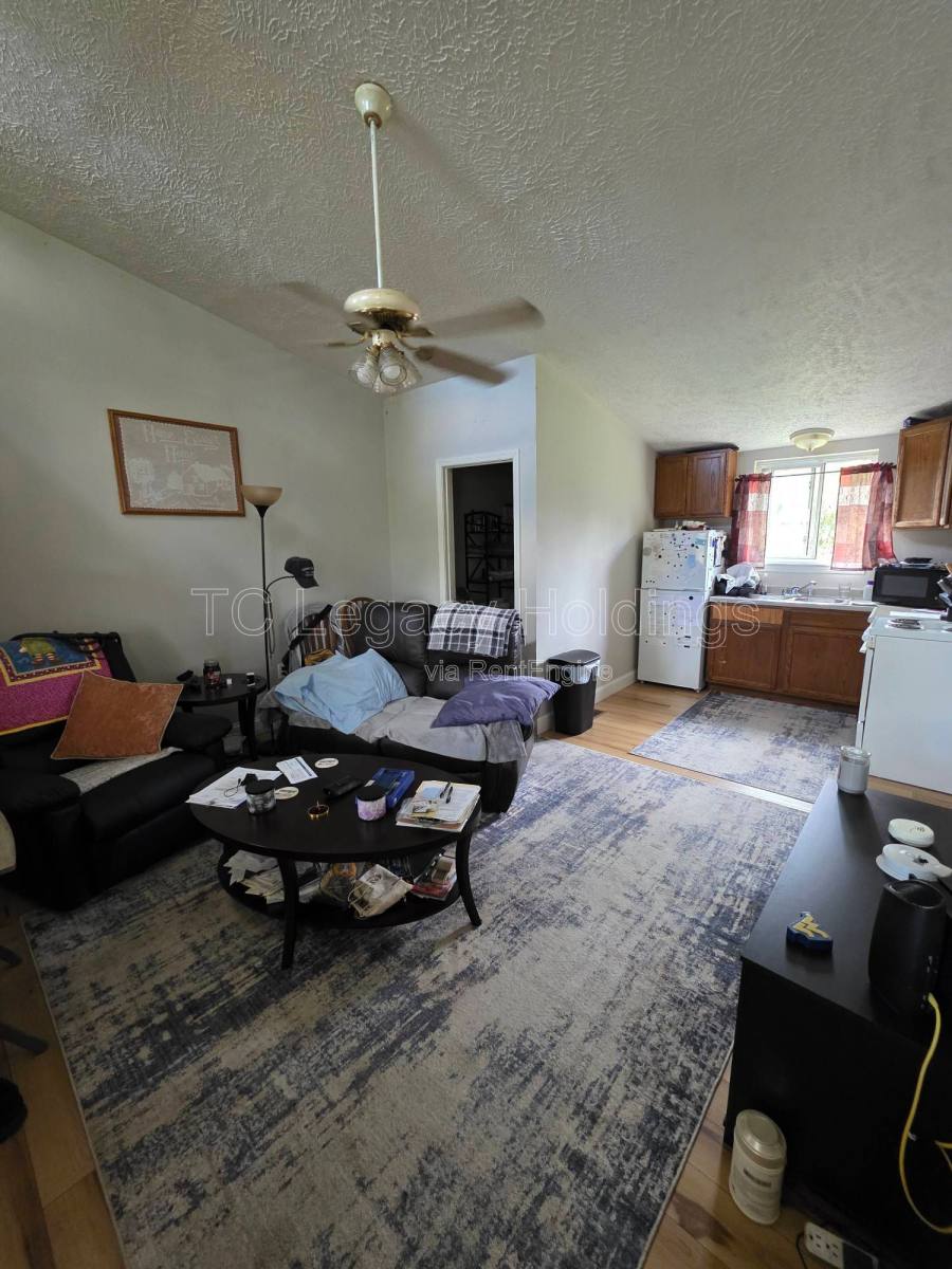 Apartment for rent at 419 1 2 Walnut Ave, Fairmont, WV 26554