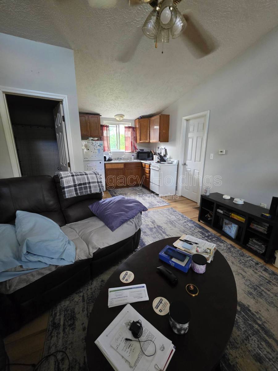 Apartment for rent at 419 1 2 Walnut Ave, Fairmont, WV 26554