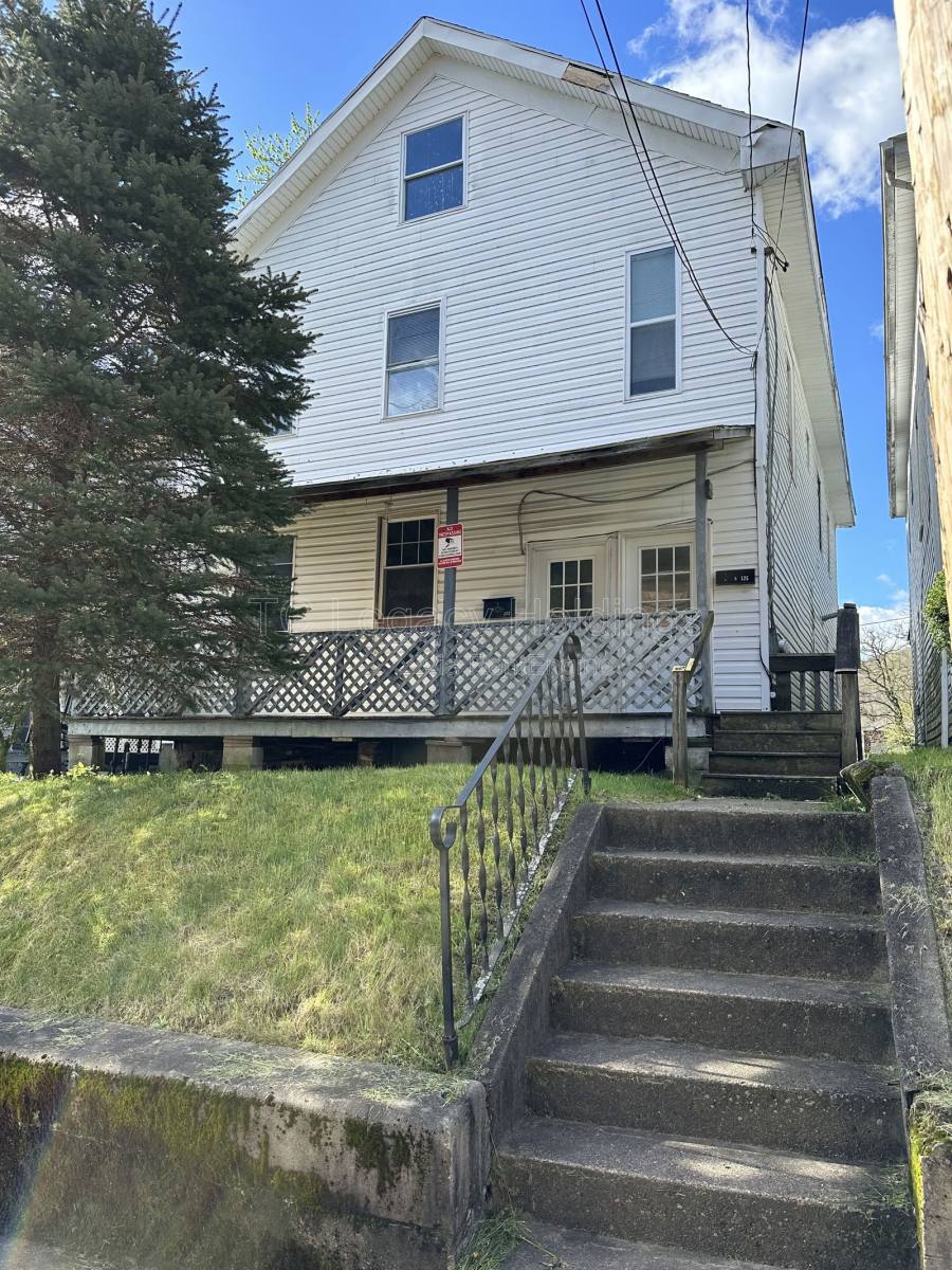 Apartment for rent at 123 Washington Ave, Clarksburg, WV 26301
