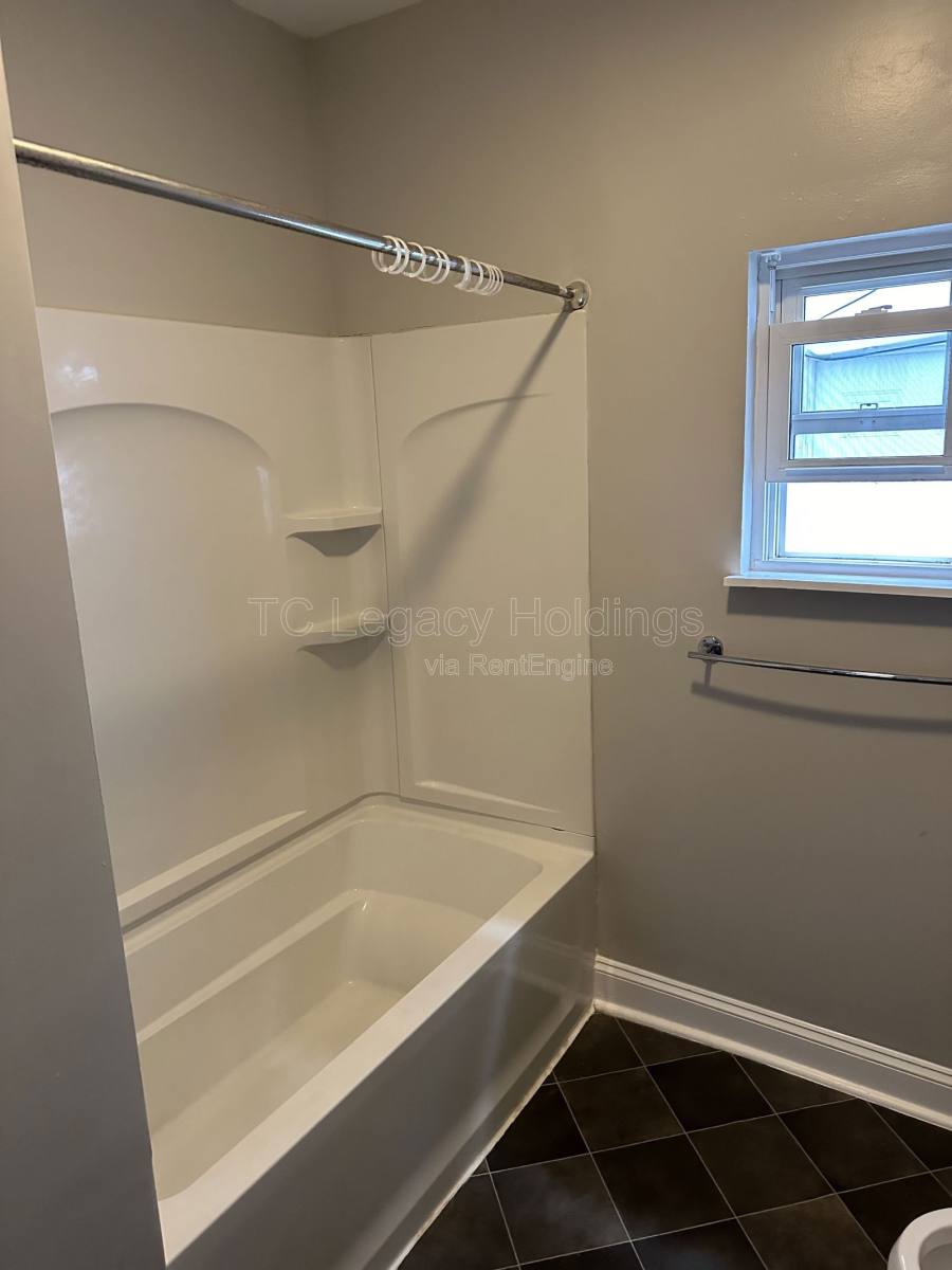 Apartment for rent at 123 Washington Ave, Clarksburg, WV 26301