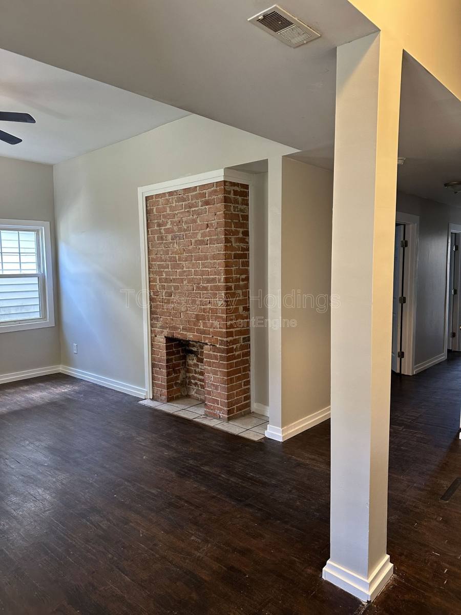 Apartment for rent at 123 Washington Ave, Clarksburg, WV 26301
