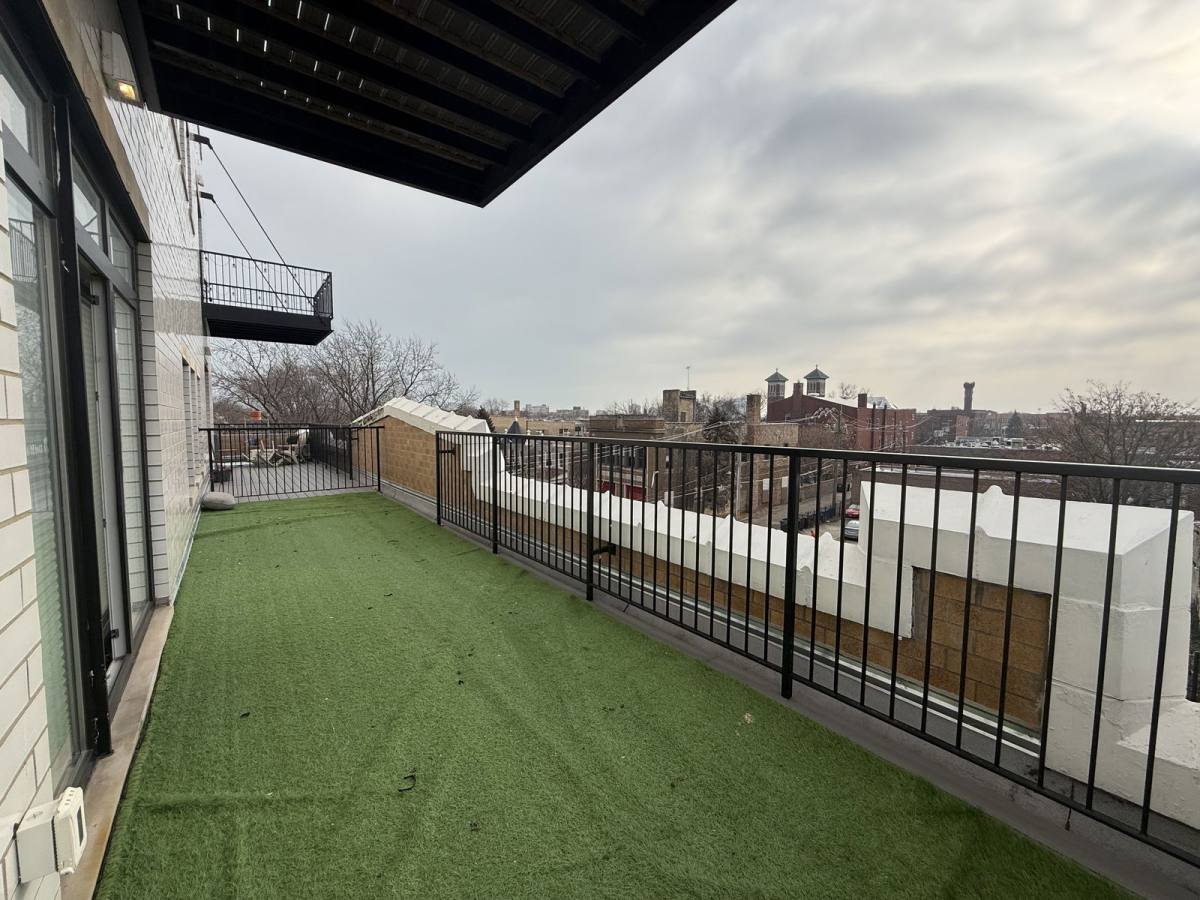 Apartment for rent at 1730 W Greenleaf Ave #307, Chicago, IL 60626