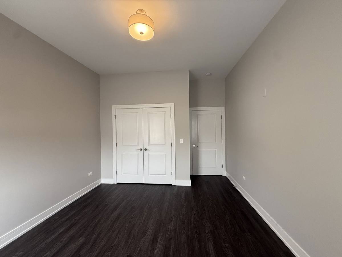 Apartment for rent at 1730 W Greenleaf Ave #307, Chicago, IL 60626