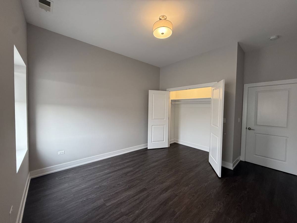 Apartment for rent at 1730 W Greenleaf Ave #307, Chicago, IL 60626