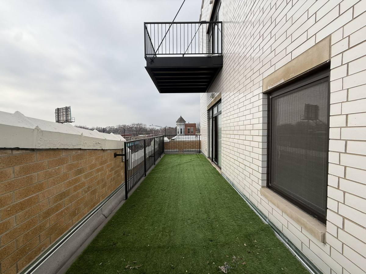 Apartment for rent at 1730 W Greenleaf Ave #307, Chicago, IL 60626
