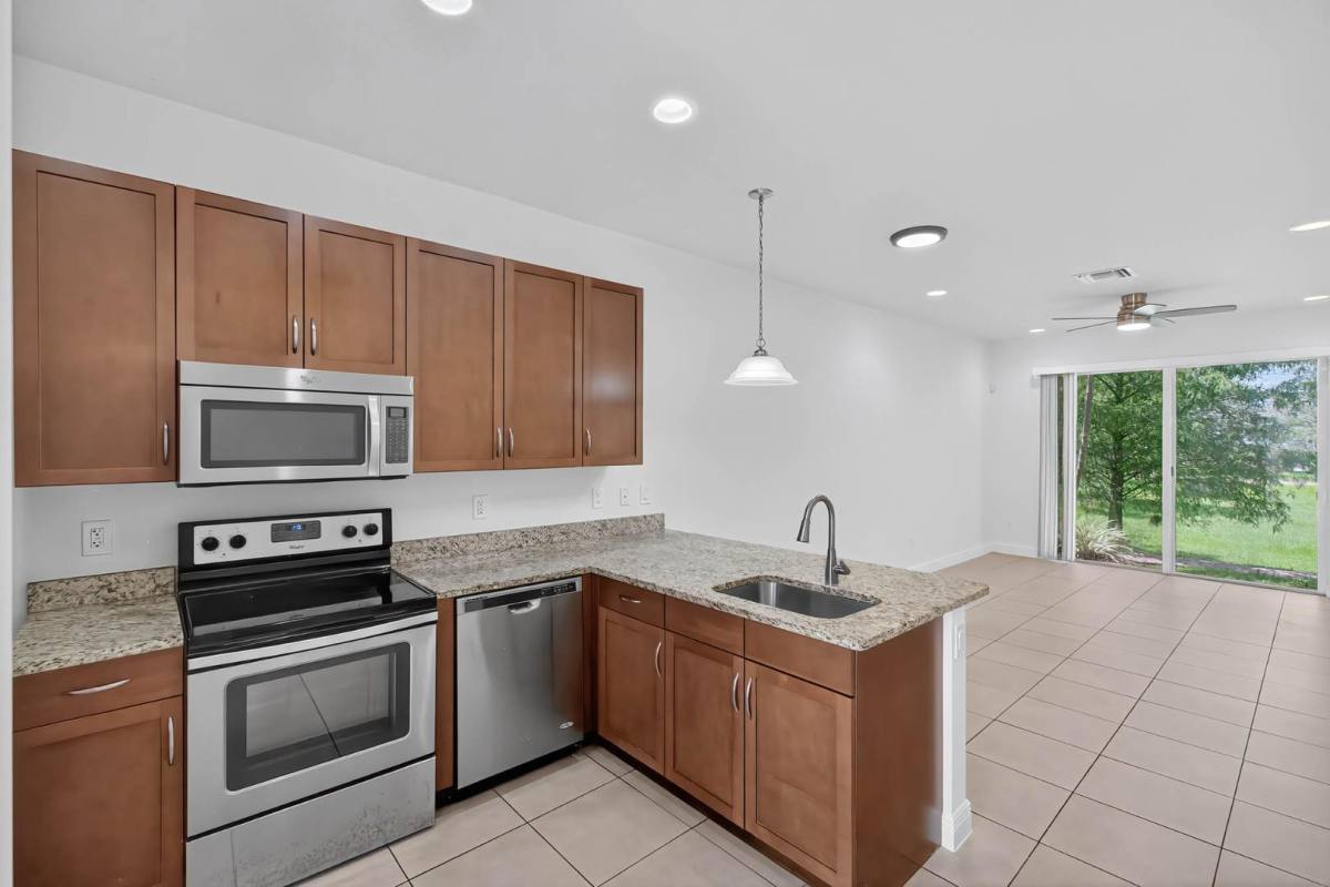 Townhouse for rent at 8815 NW 76 Dr, Fort Lauderdale, FL 33321