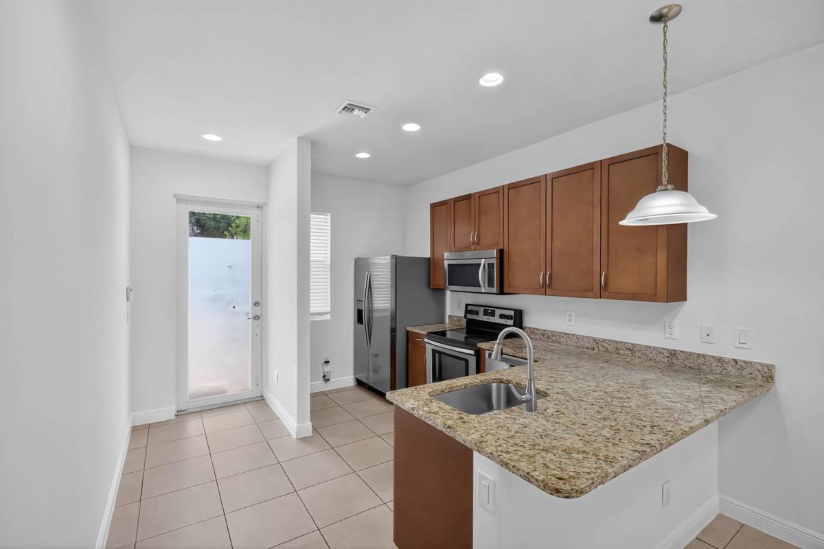 Townhouse for rent at 8815 NW 76 Dr, Fort Lauderdale, FL 33321