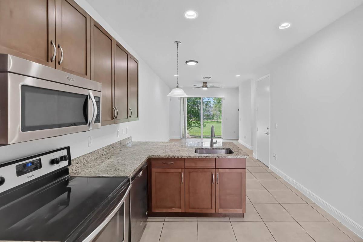 Townhouse for rent at 8815 NW 76 Dr, Fort Lauderdale, FL 33321