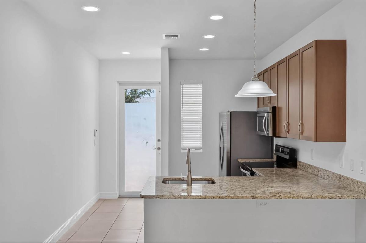 Townhouse for rent at 8815 NW 76 Dr, Fort Lauderdale, FL 33321