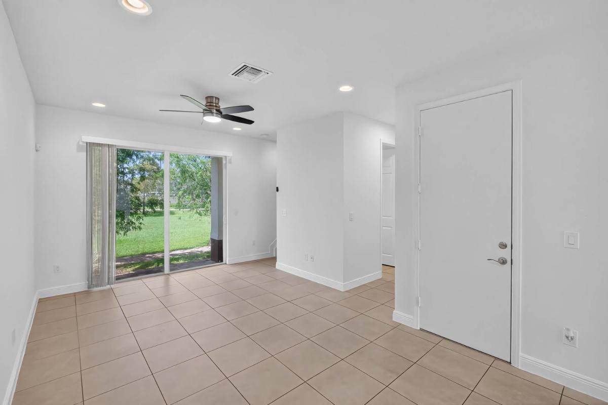 Townhouse for rent at 8815 NW 76 Dr, Fort Lauderdale, FL 33321