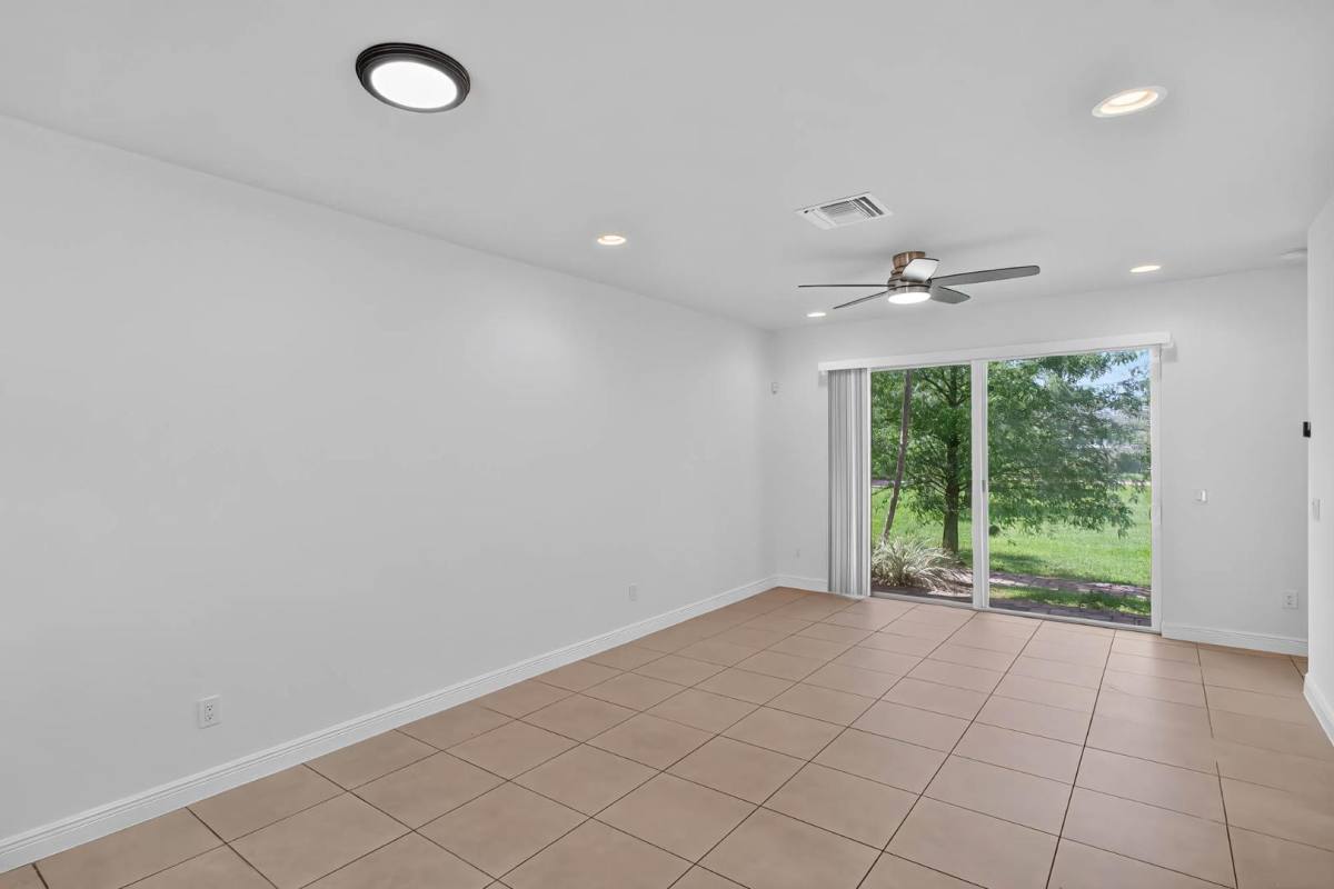 Townhouse for rent at 8815 NW 76 Dr, Fort Lauderdale, FL 33321