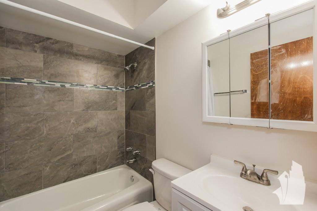 Apartment for rent at 1040 W Hollywood Ave #521, Chicago, IL 60660
