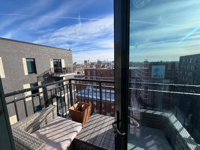 Apartment for rent at 1025 W Addison St #828, Chicago, IL 60613