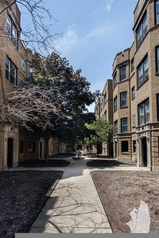Apartment for rent at 3912 N Pine Grove Ave #3, Chicago, IL 60613