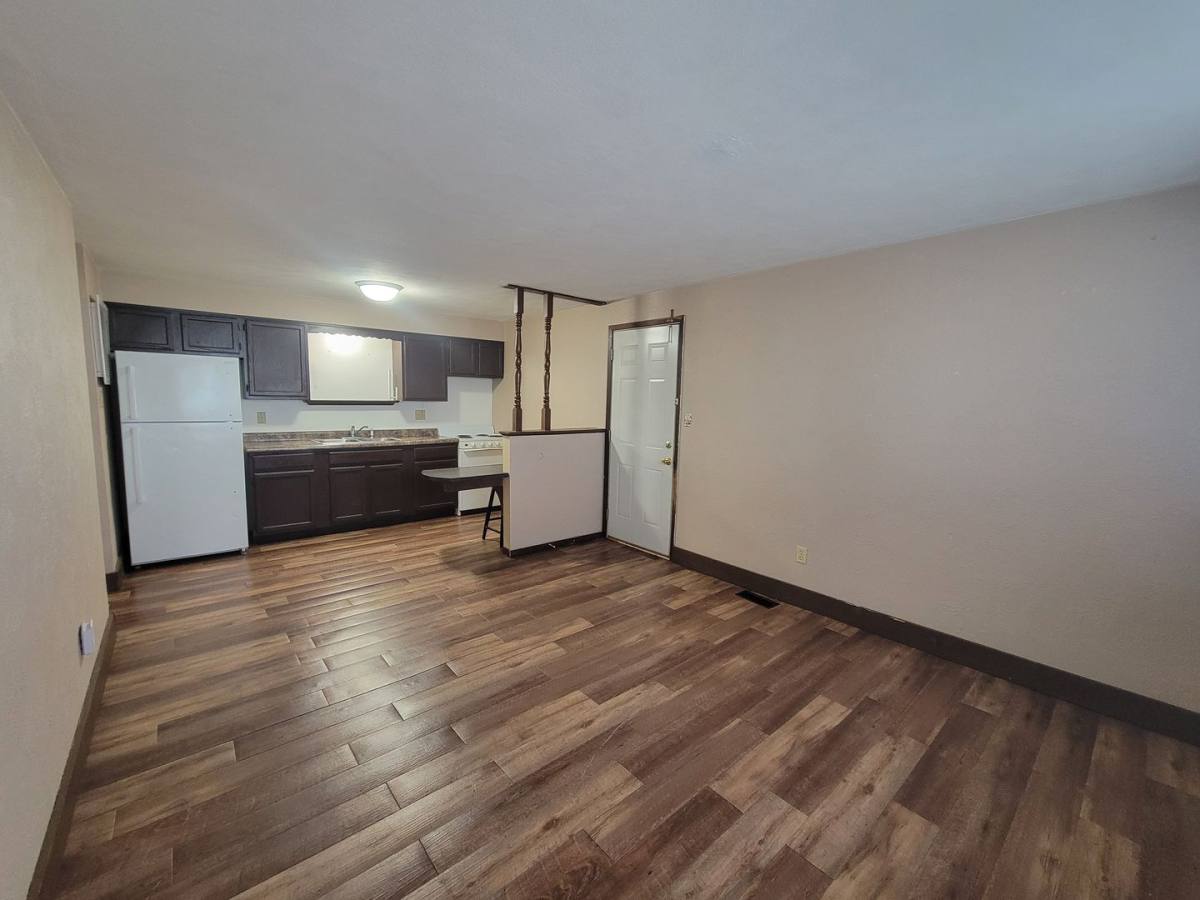Apartment for rent at 340 Caroline St, Pekin, IL 61554