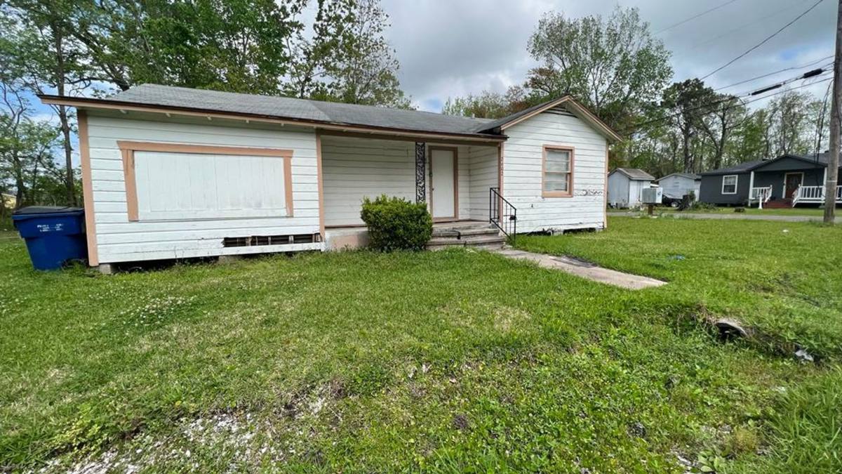 House for rent at 2602 Tanglewood Ave, Orange, TX 77630