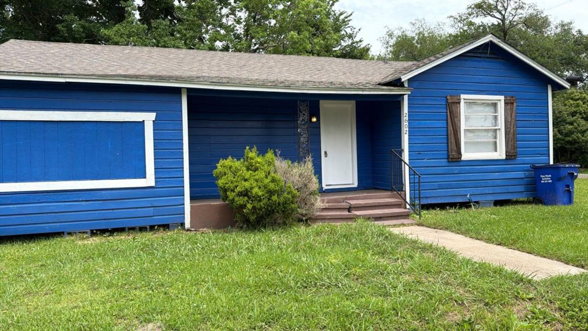 House for rent at 2602 Tanglewood Ave, Orange, TX 77630