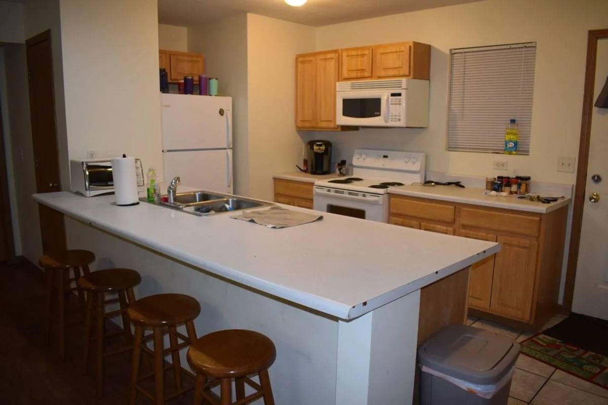 Apartment for rent at 830 N 6th 1 2 St, Terre Haute, IN 47807