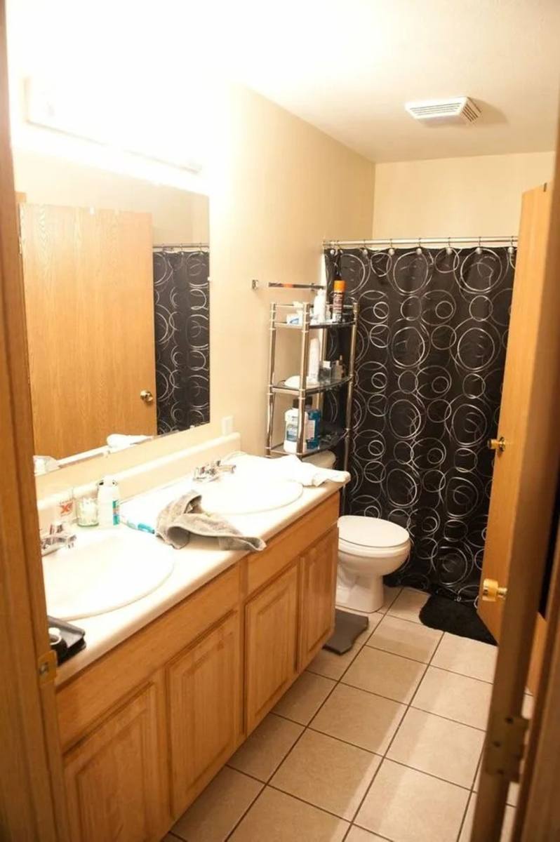 Townhouse for rent at 814 N 8th St, Terre Haute, IN 47807