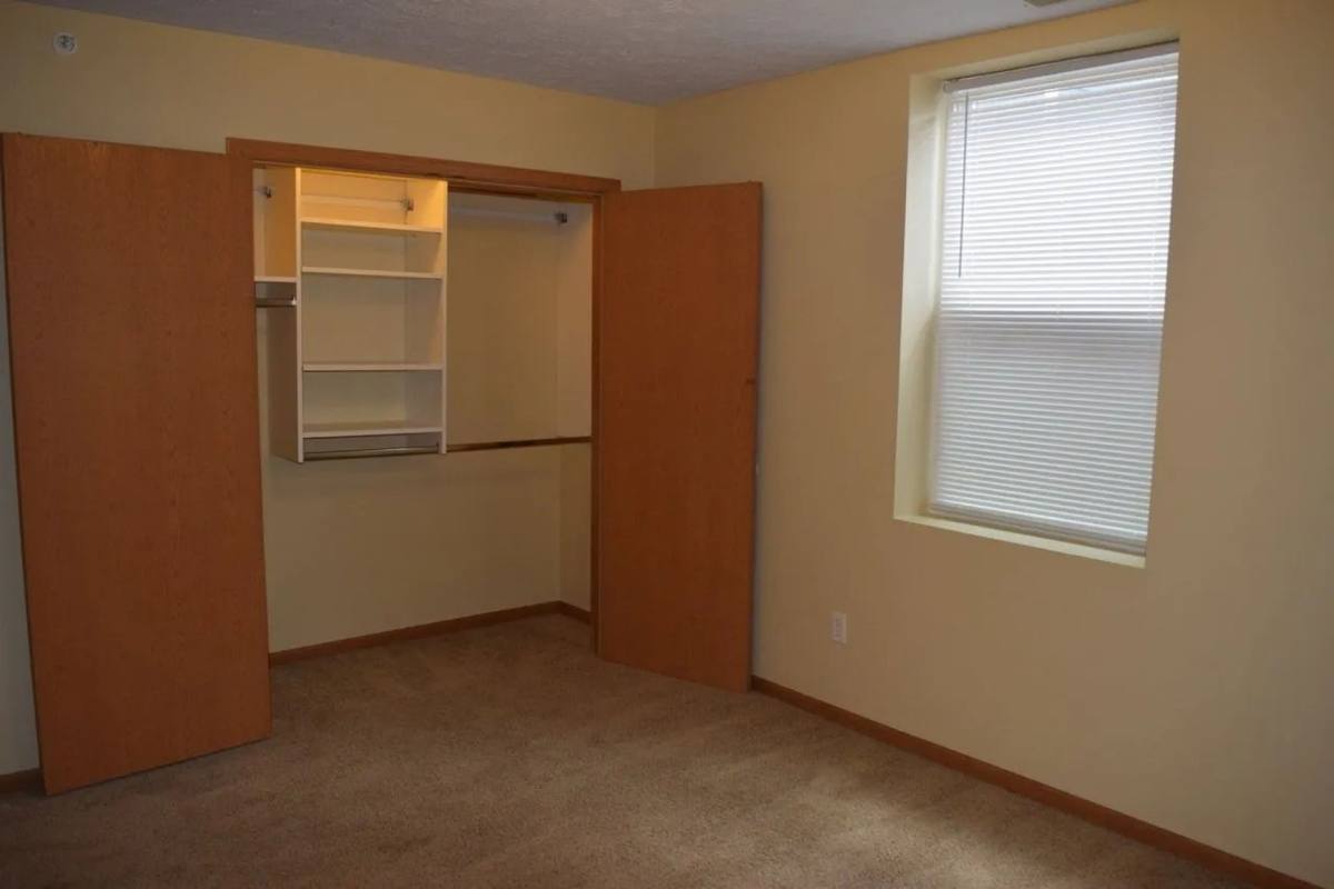 Townhouse for rent at 859 N 8th St, Terre Haute, IN 47807