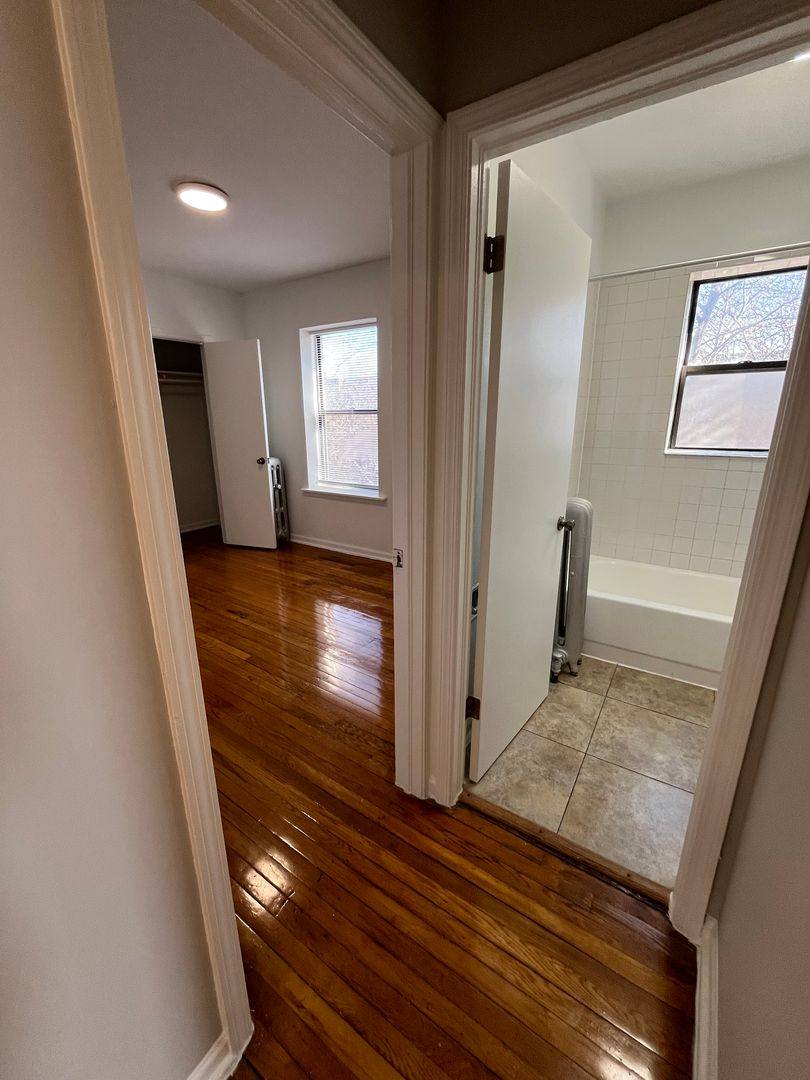 Apartment for rent at 5000 W Adams, Chicago, IL 60644