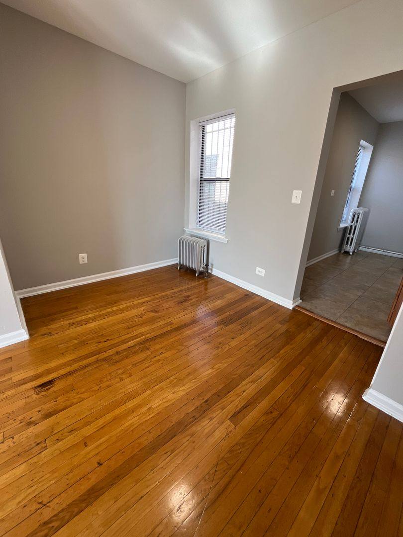 Apartment for rent at 5000 W Adams, Chicago, IL 60644