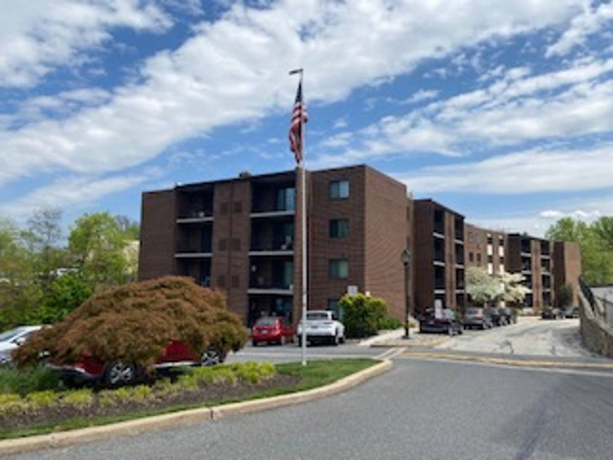Apartment for rent at 1 Stoneybrook Lane, Ridley Park, PA 19078
