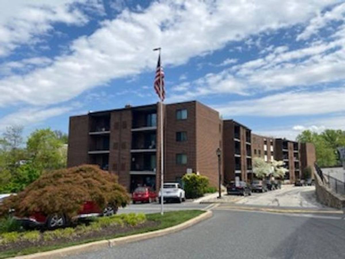 Apartment for rent at 1 Stoneybrook Lane, Ridley Park, PA 19078