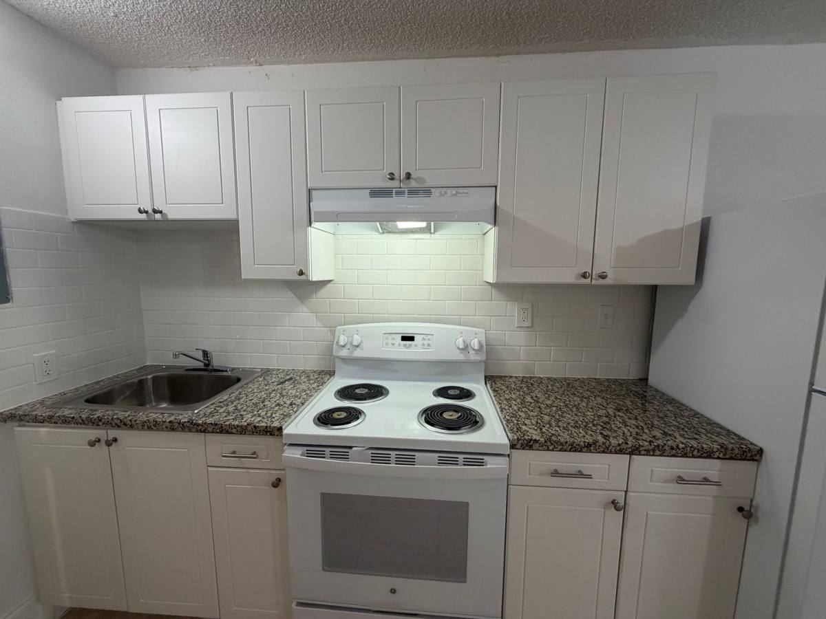 Apartment for rent at 915 S 21st Ave, Hollywood, FL 33020
