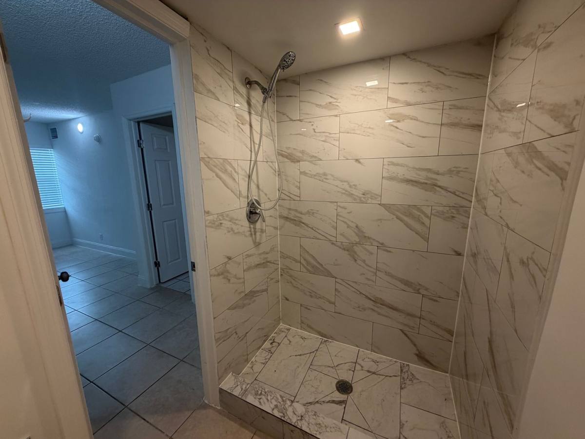 Apartment for rent at 915 S 21st Ave, Hollywood, FL 33020