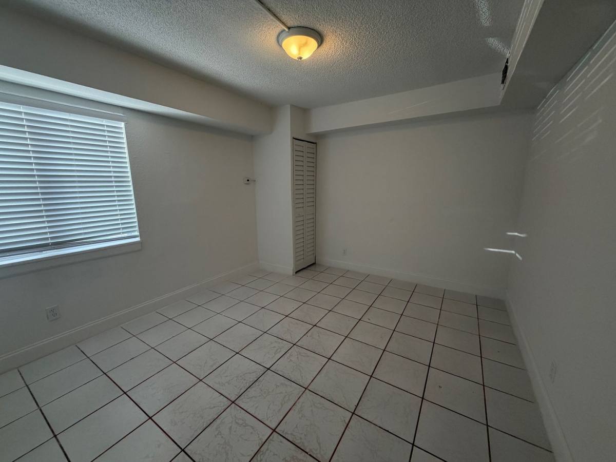 Apartment for rent at 915 S 21st Ave, Hollywood, FL 33020