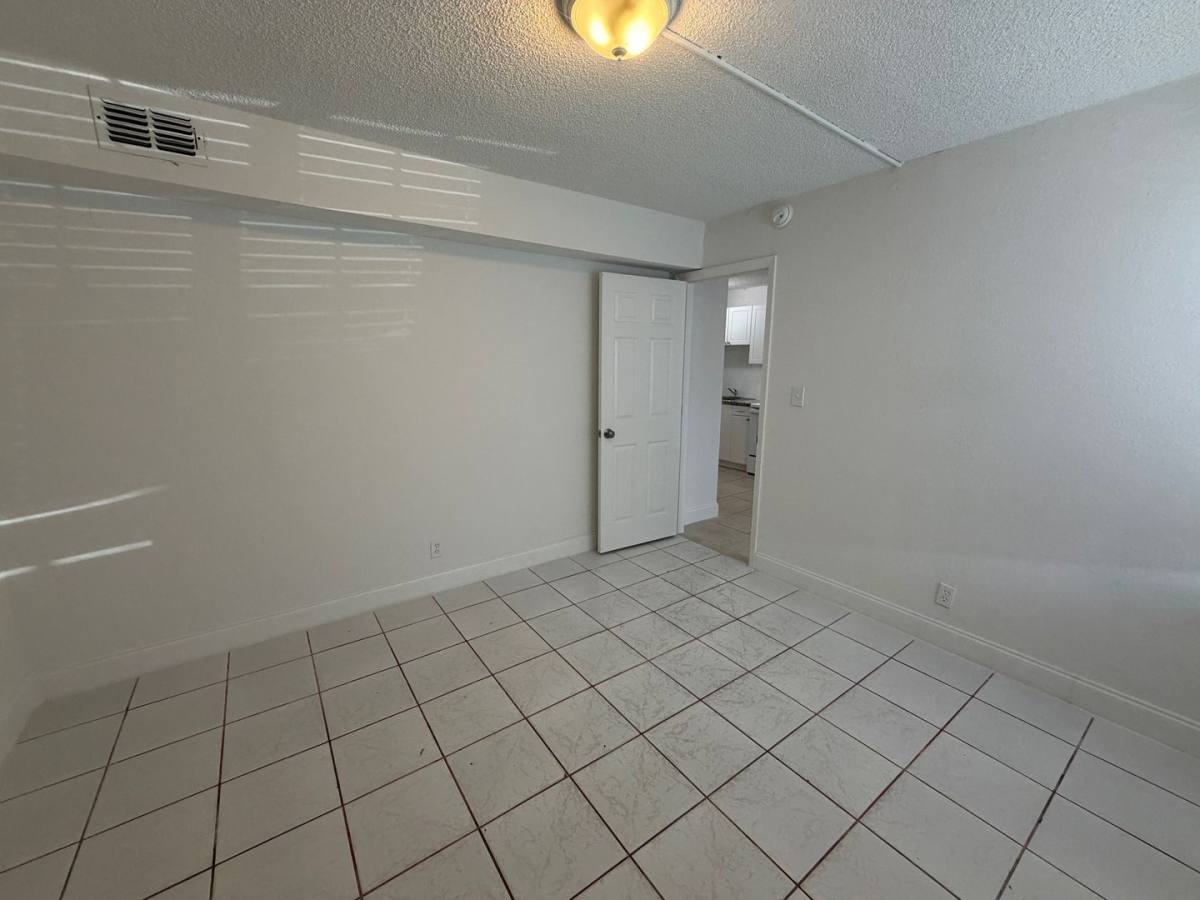 Apartment for rent at 915 S 21st Ave, Hollywood, FL 33020
