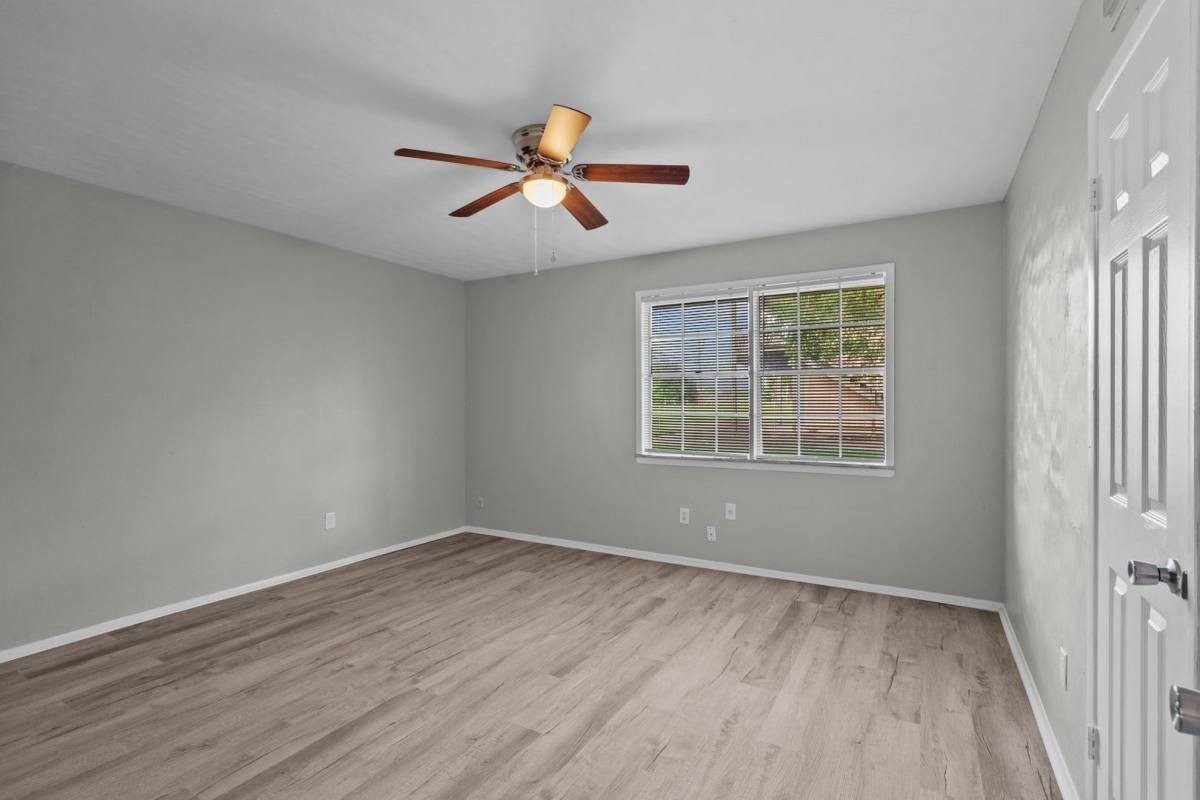 Apartment for rent at 2729 Main, La Marque, TX 77568