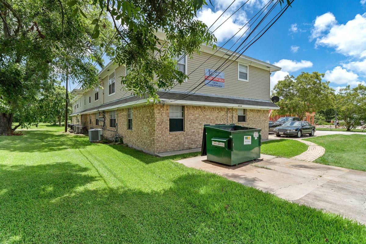 Apartment for rent at 2729 Main, La Marque, TX 77568