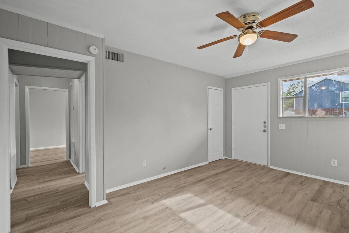 Apartment for rent at 2729 Main, La Marque, TX 77568