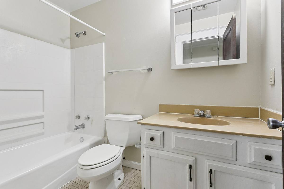 Apartment for rent at 2320-22-24 Nashville Ave, New Orleans, LA 70115