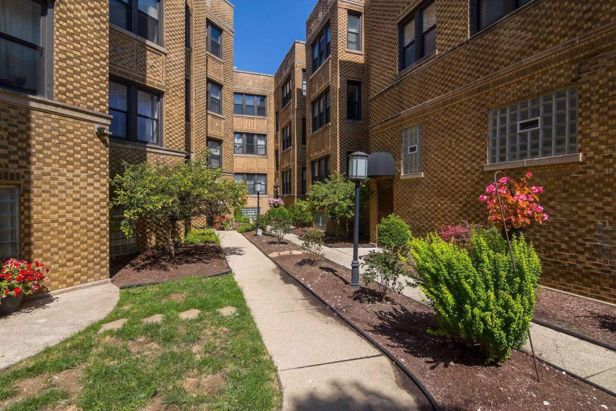Apartment for rent at 3731 N Kimball Ave, Chicago, IL 60618