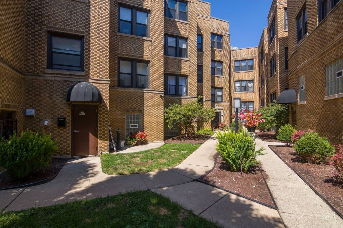 Apartment for rent at 3731 N Kimball Ave, Chicago, IL 60618