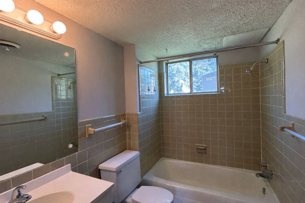 Apartment for rent at 4625 N 56th St, Omaha, NE 68104