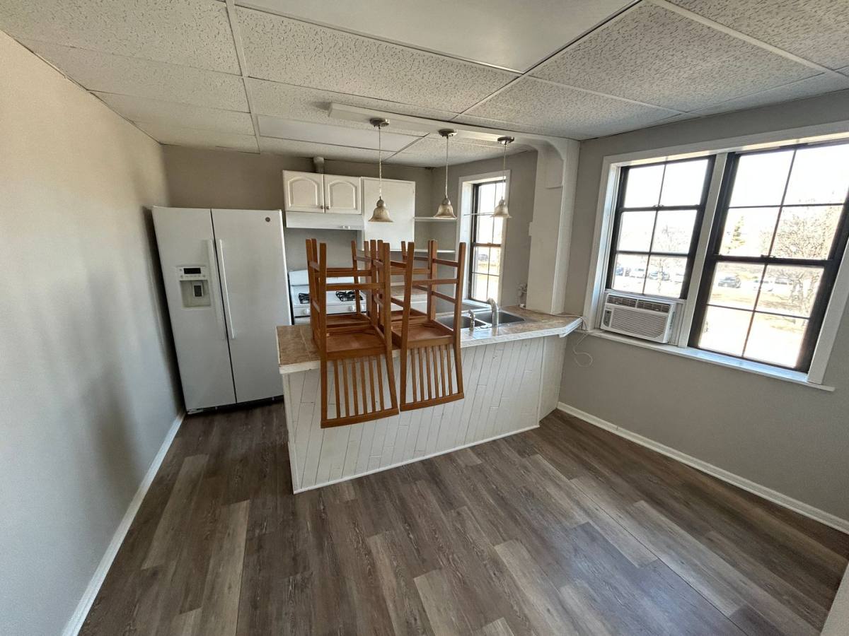 Apartment for rent at 27 E Park Blvd, Villa Park, IL 60181