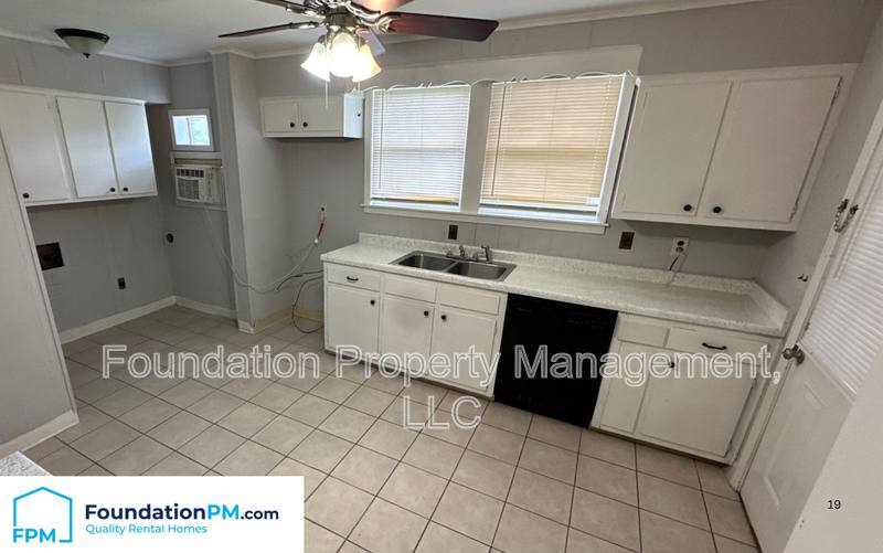 House for rent at 5786 Woodlawn St, Memphis, TN 38134