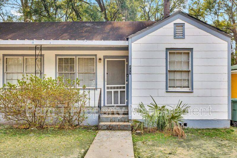 Apartment for rent at 217 W 73rd St, Savannah, GA 31405