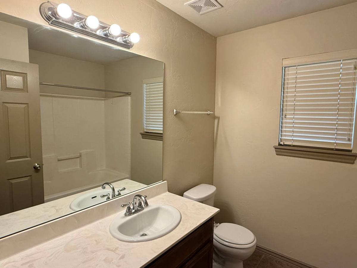 House for rent at 2145 Scissortail Landing Dr, Edmond, OK 73012