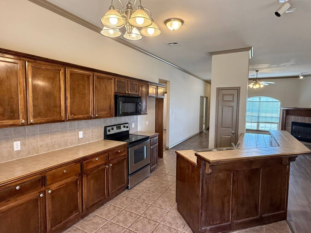 House for rent at 2145 Scissortail Landing Dr, Edmond, OK 73012