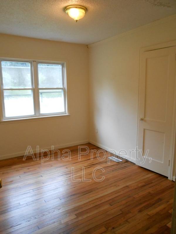 House for rent at 31 Foxhall Rd, Greenville, SC 29605