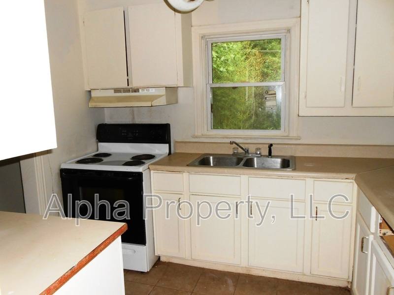House for rent at 31 Foxhall Rd, Greenville, SC 29605