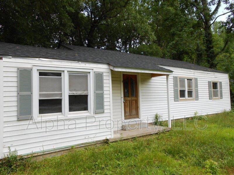 House for rent at 31 Foxhall Rd, Greenville, SC 29605