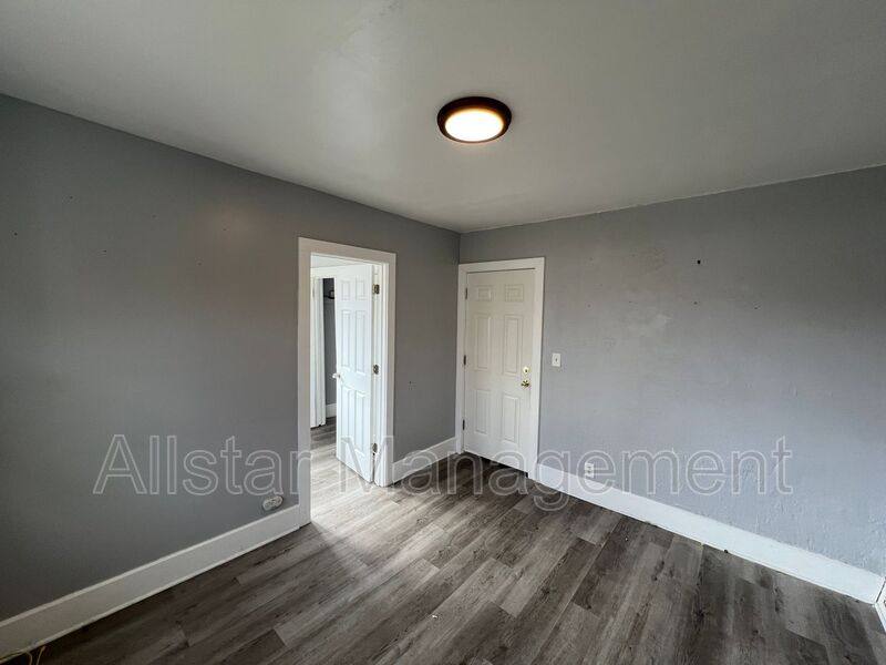Apartment for rent at 539 E Cuyahoga Falls Ave #1, Akron, OH 44310